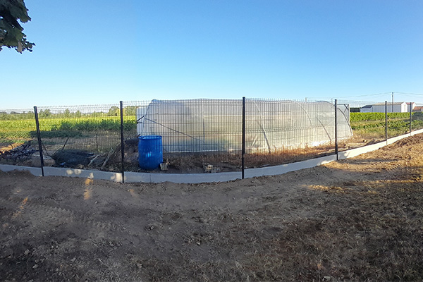 Clôture courbe parcelle sur soubassement béton